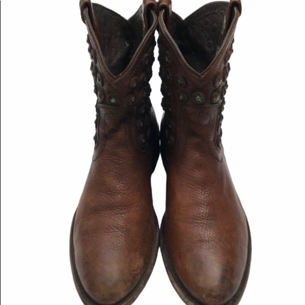 Frye Wyatt Disc Short Studded Boots Women’s Size 7.5